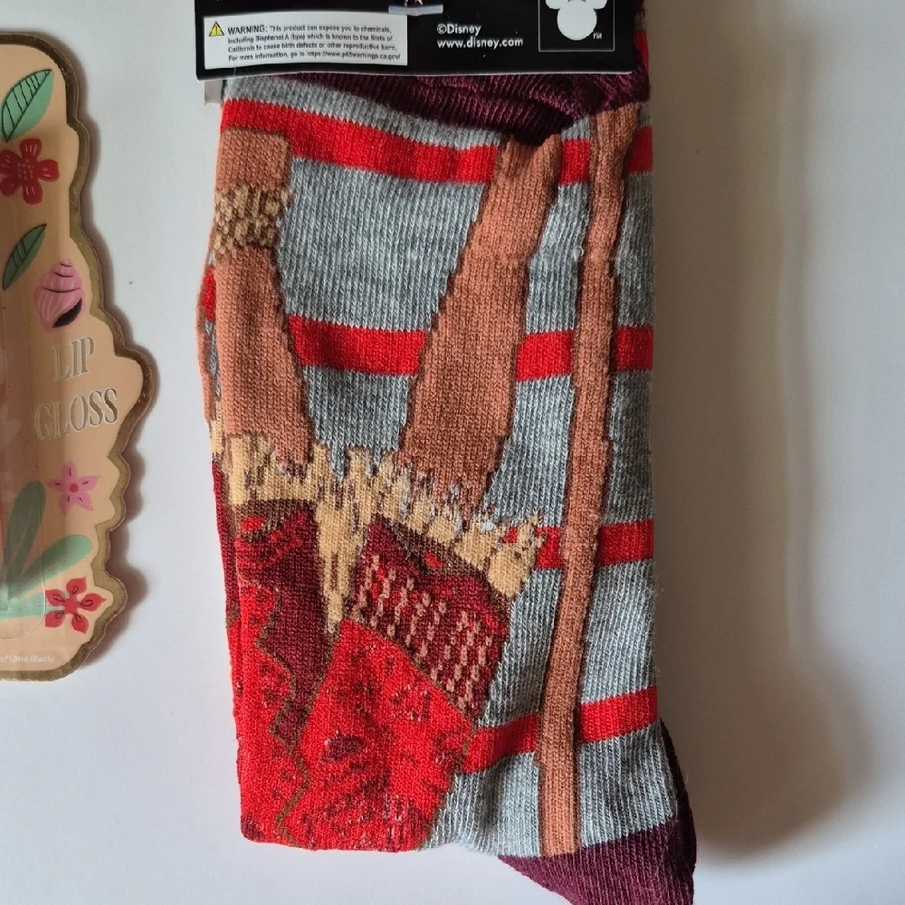 🔥🔥STEAL🔥🔥Disney Moana Crew Socks - Gray, Red, and Brown - Picture 4 of 6